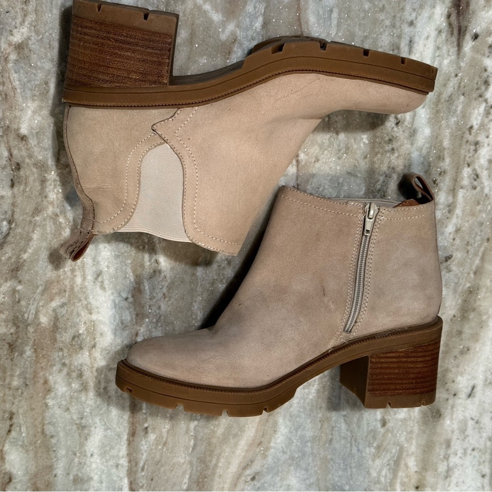 Women’s LUCKY BRAND Sumah suede chunky ankle boot- Dune. Size 8.5. - Picture 5 of 10